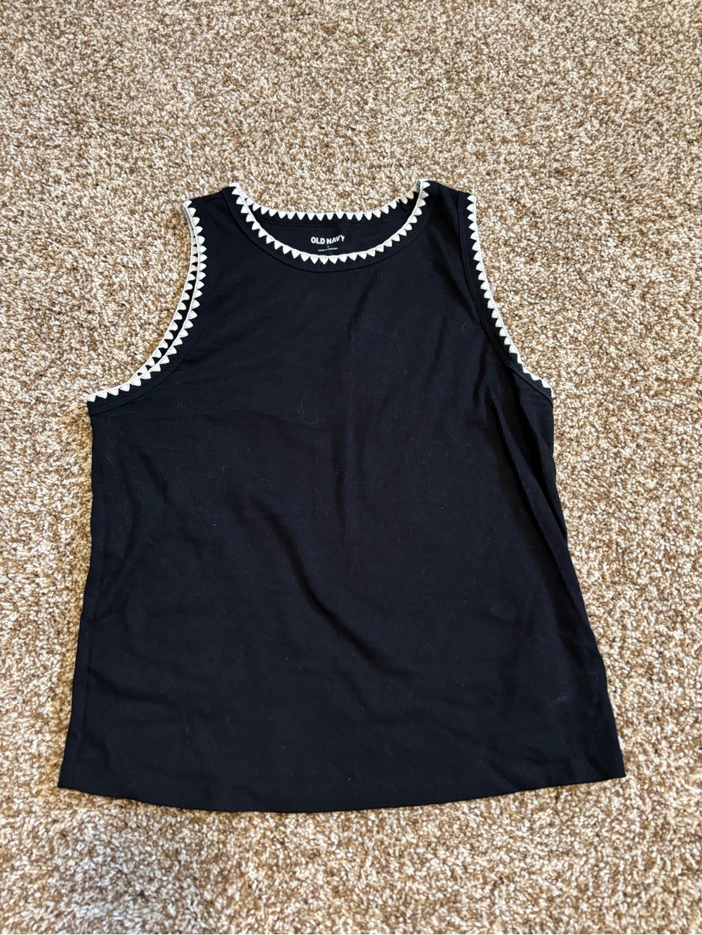 Old Navy || Black Embroidered Trim Snug Crop Tank Size L